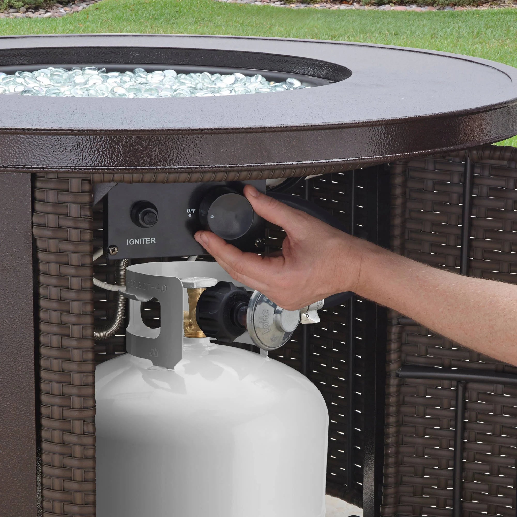 Colebrooke 37" round 50,000 BTU Propane Gas Fire Pit Table with Glass Beads, Metal Lid and Protective Cover